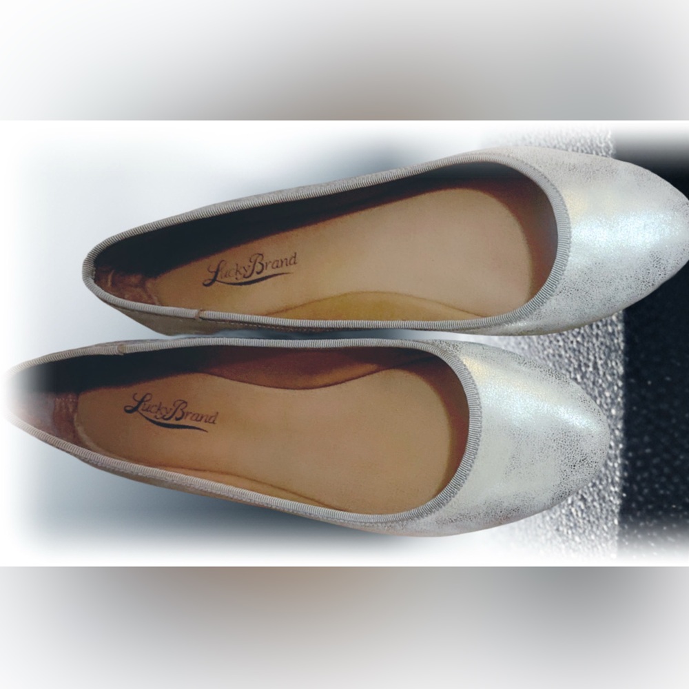 Lucky Brand Women's Silver Ballet Flats